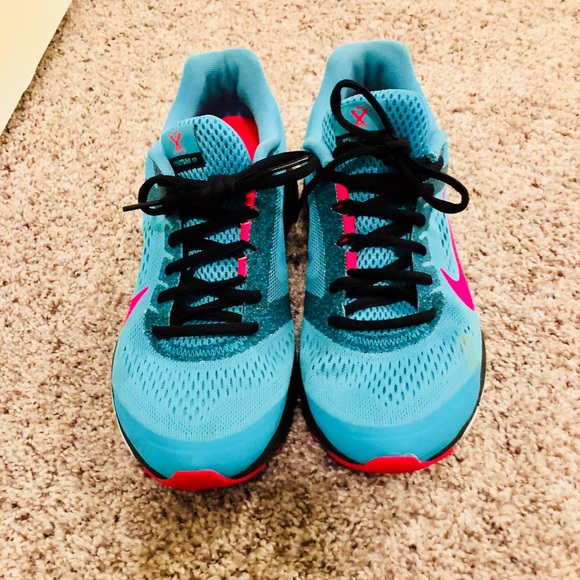 Nike Shoes - Size 8 Nike tennis shoes
